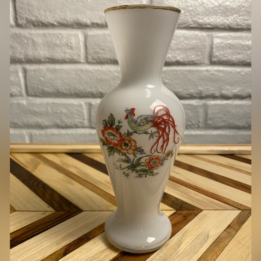 Vintage white satin Milk Glass Vase - Picture 1 of 6